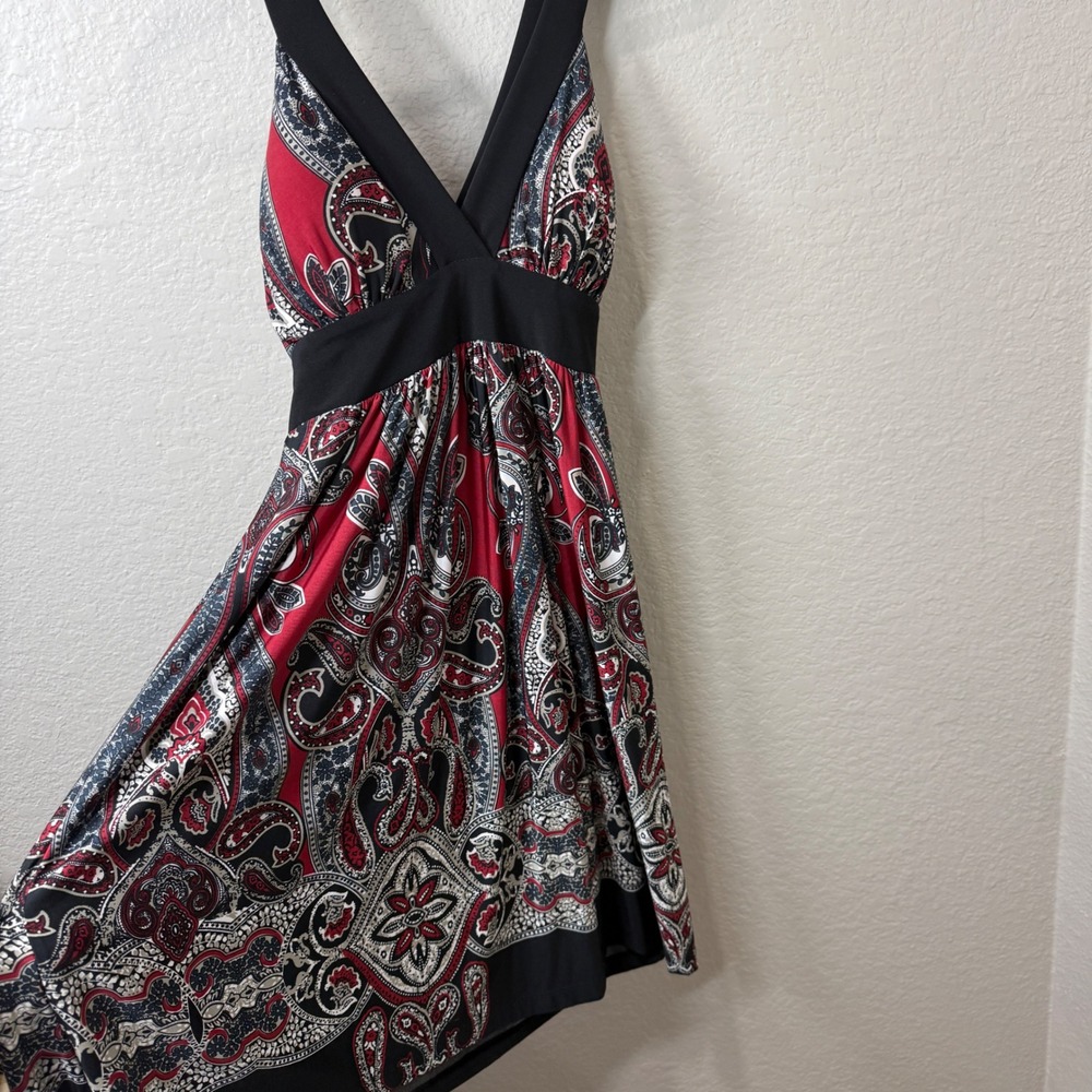 Forever 21 Red and Black Paisley Sleeveless Mini Dress